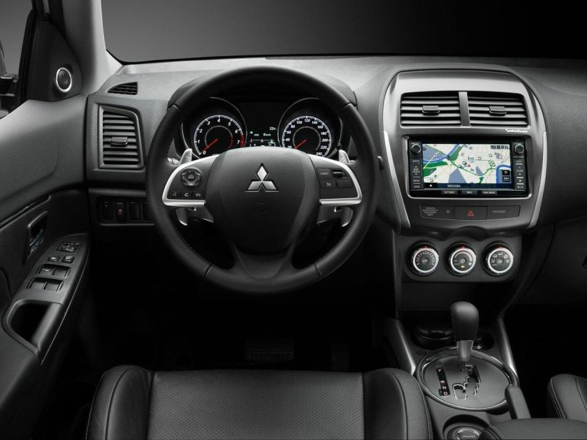 Салон Мицубиси АСХ 2013