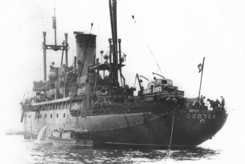 Минный заградитель Охотск