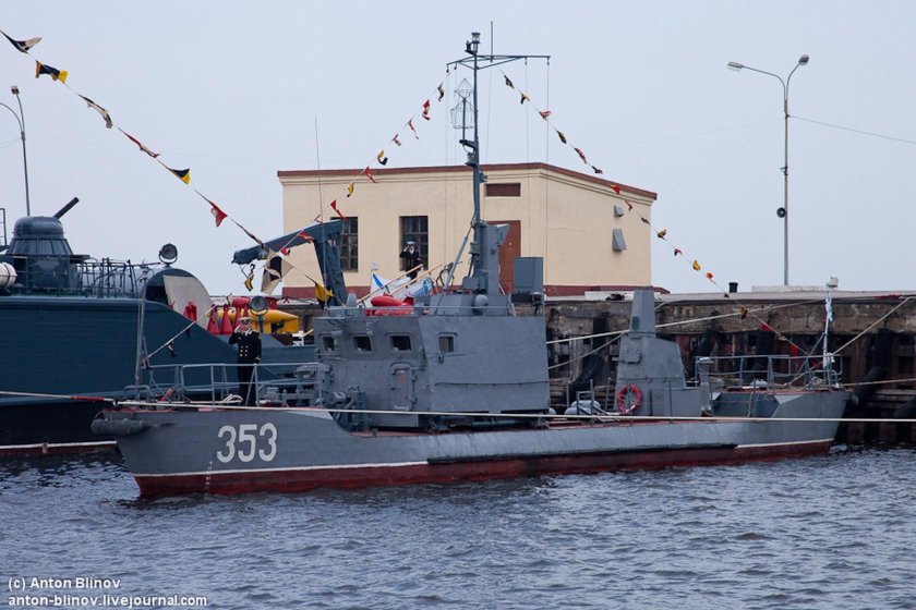 Базовый тральщик БТ 232