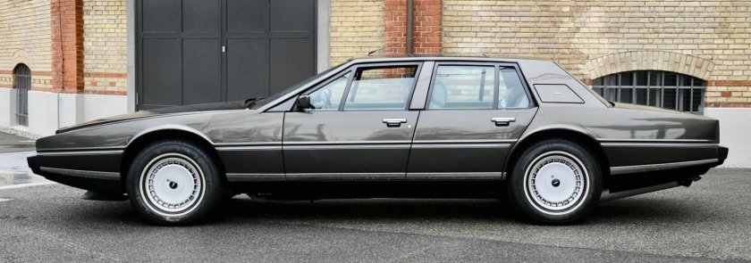 Aston Martin Lagonda 1976