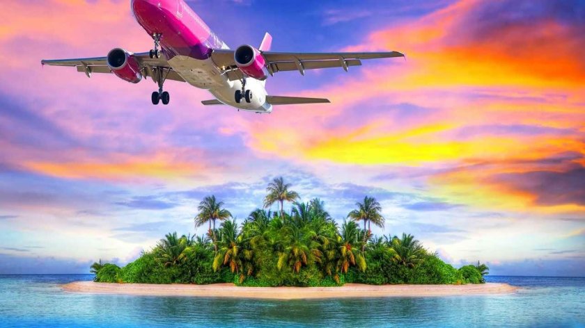 Самолет над морем