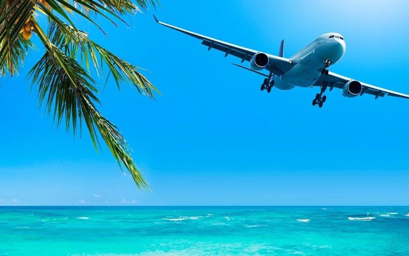 Самолет море
