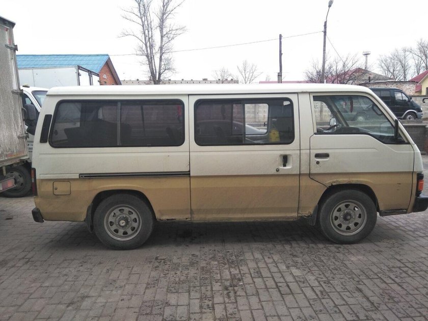 Ниссан Урван 1989 года