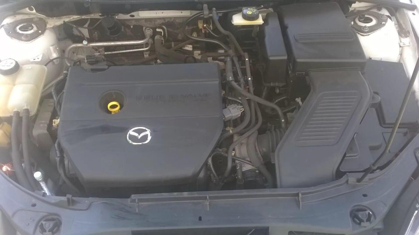 Мазда 3 2014 года моторный отсек