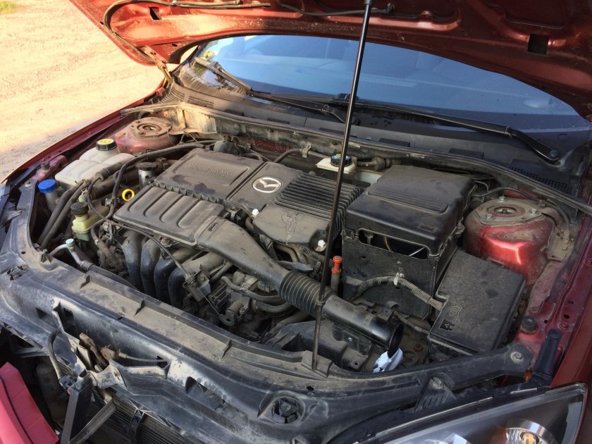 Мазда 3 2006 1.6 подкапотка