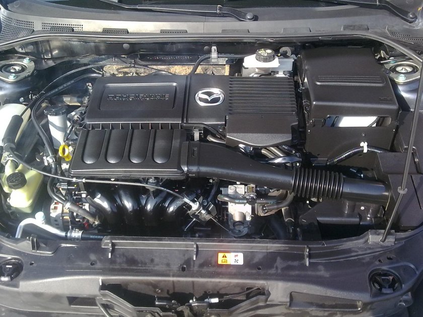 Мазда 3 БК под капотом