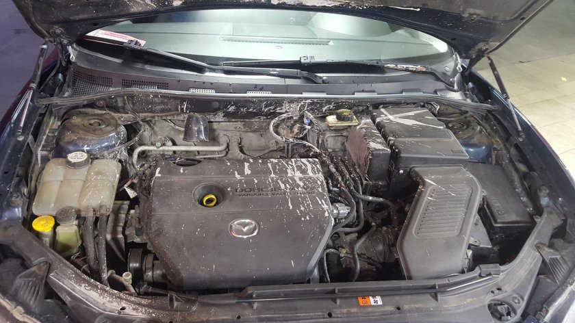 Mazda 3 BK подкапотное пространство