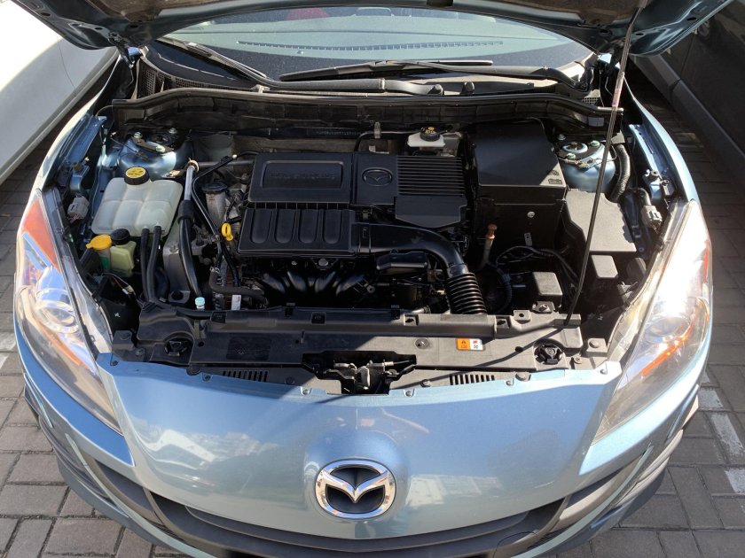 Mazda 3 BL подкапотка