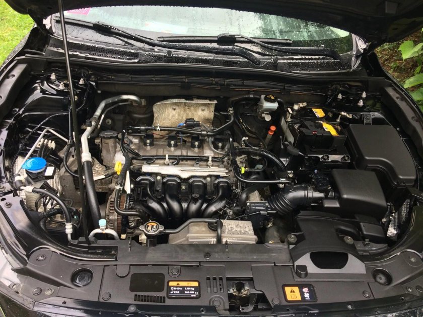 Мазда 3 подкапотка