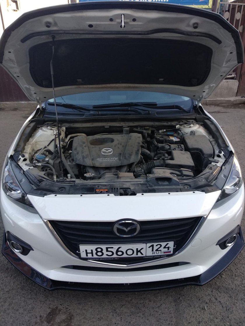 Подкапотное пространство Мазда 3
