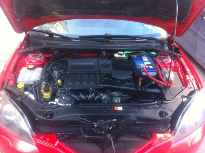 Мазда 3 1,6 2008 подкапотное