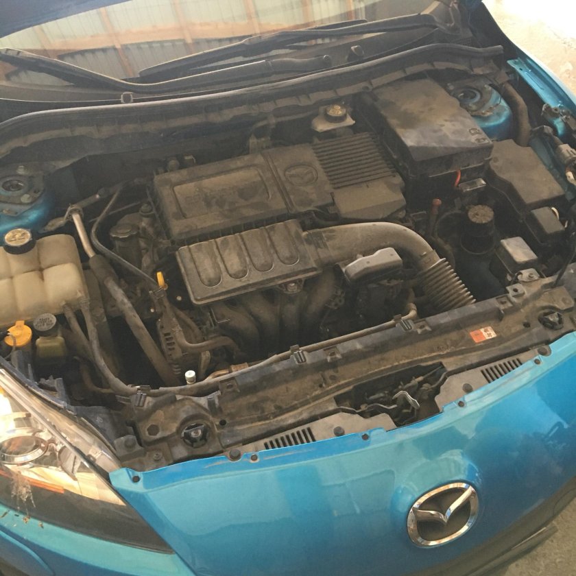 Мазда 3 1,6 2008 подкапотное