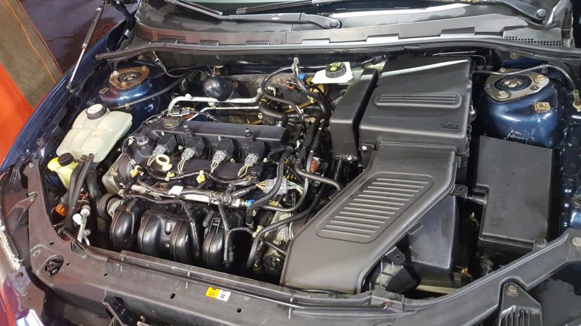 Подкапотка Мазда 3 БК 2.0