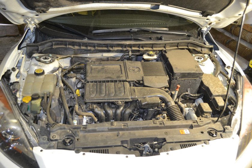 Моторный отсек Мазда 3