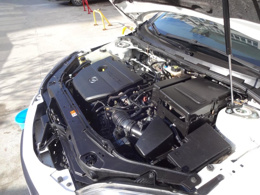 Мазда 3 подкапотка