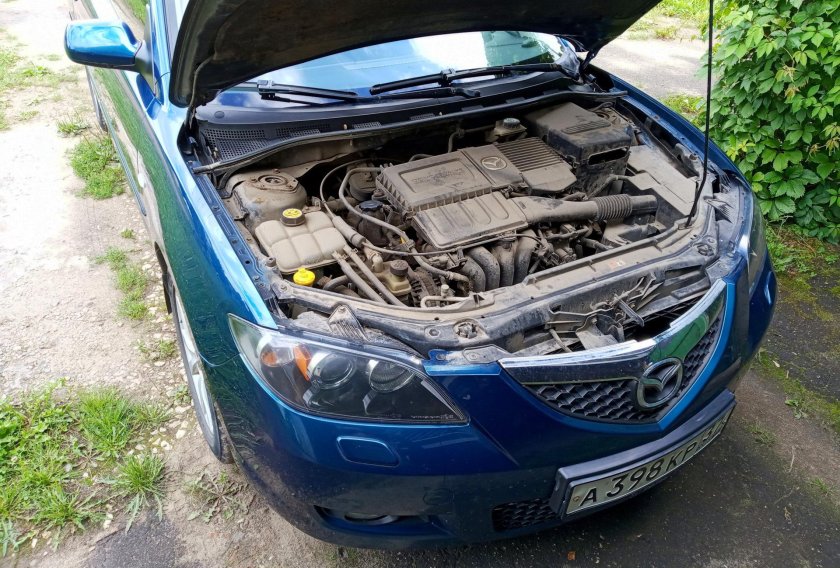 Подкапотка Мазда 3 БК