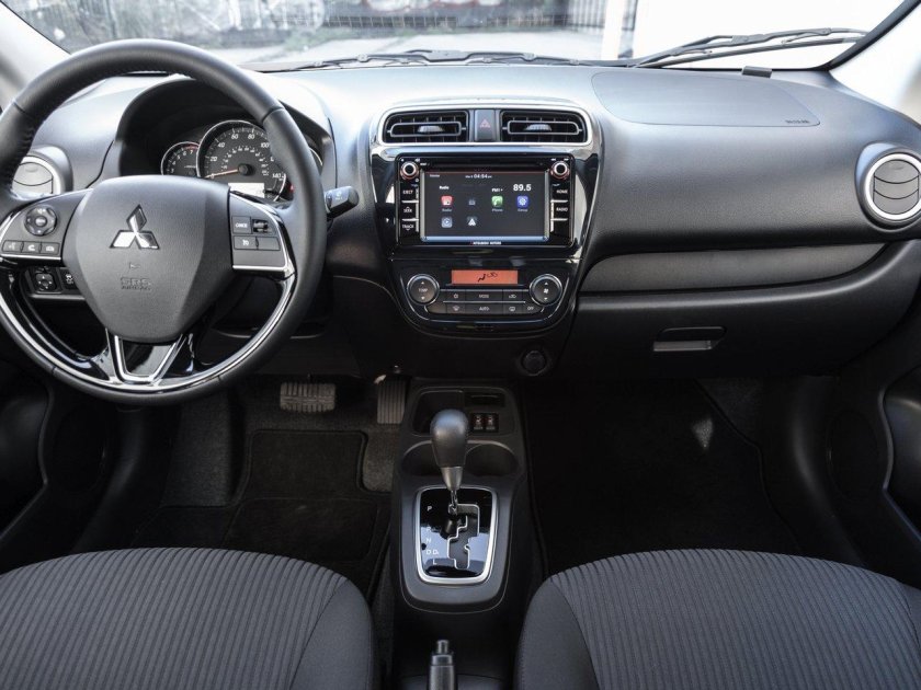 Mitsubishi Mirage g4 Interior
