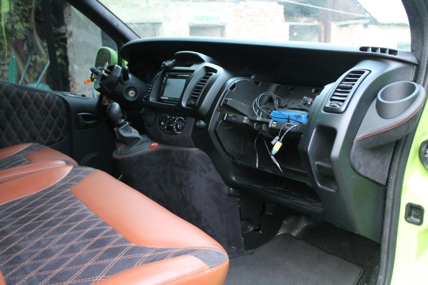 Renault Trafic 2008 торпеда