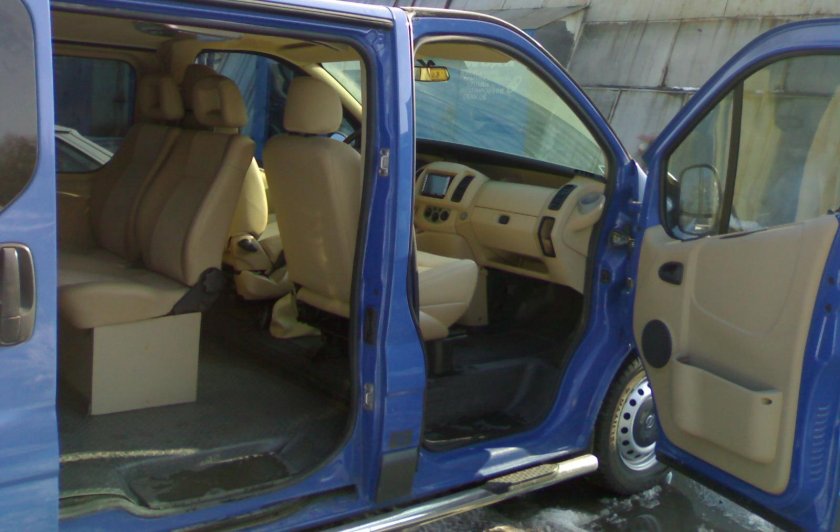 Опель Виваро салон внутри