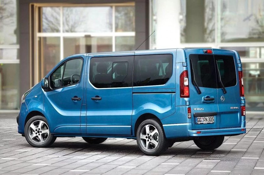 Машина Опель Виваро