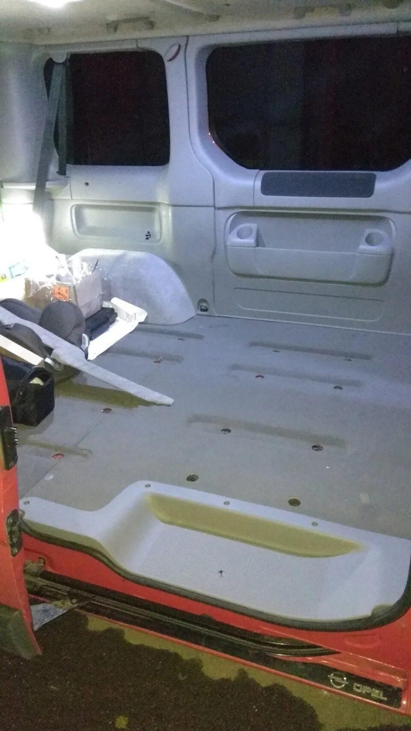 Обшивка салона Опель Виваро