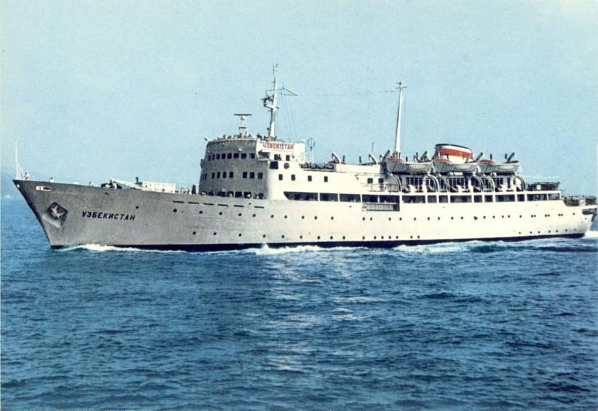 Советский пассажирский теплоход Киргизстан