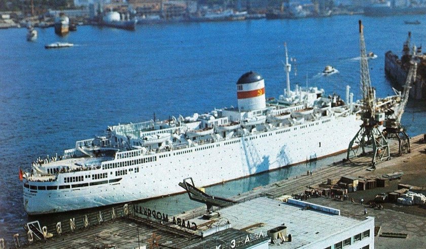 Теплоход Советский Союз Владивосток