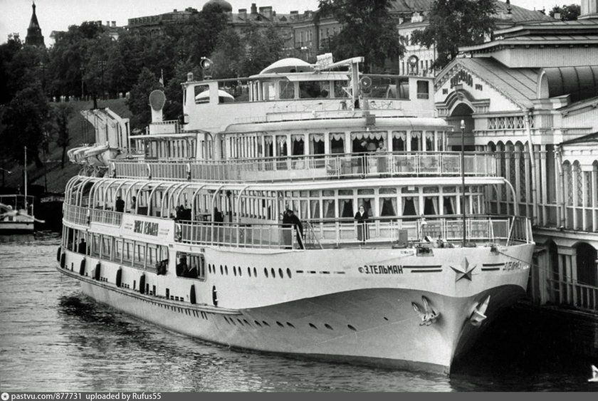 Теплоход Эрнст Тельман
