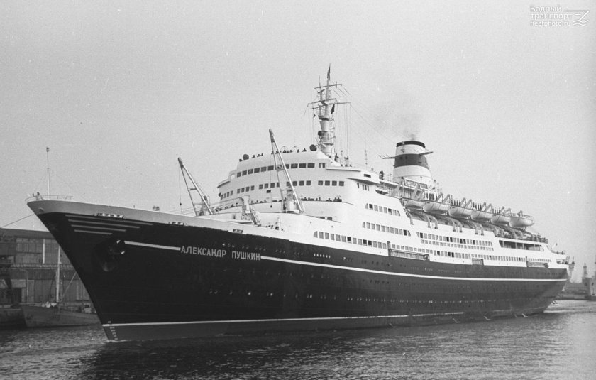 Круизный лайнер Александр Пушкин СССР
