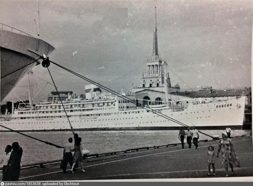 Михаил Светлов теплоход Бриллиантовая рука