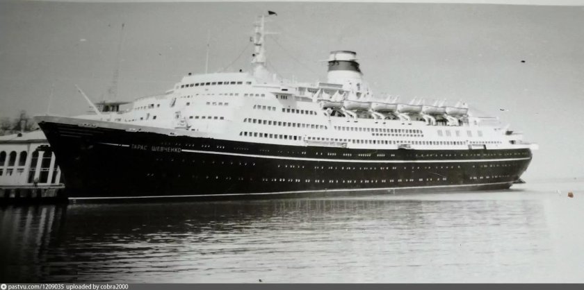 Пассажирский теплоход Тарас Шевченко