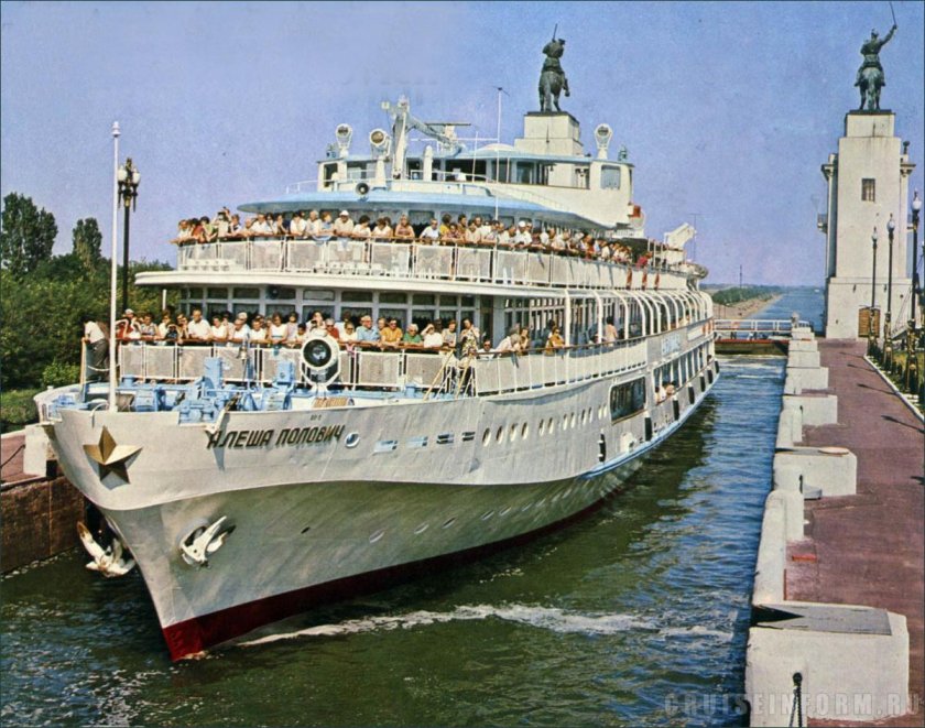 Теплоход Алеша Попович