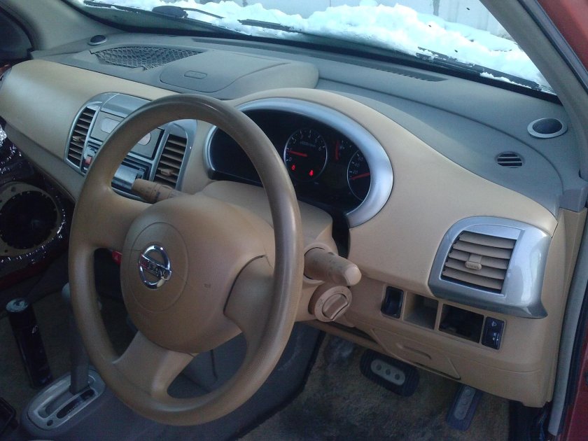 Nissan March 2002 салон