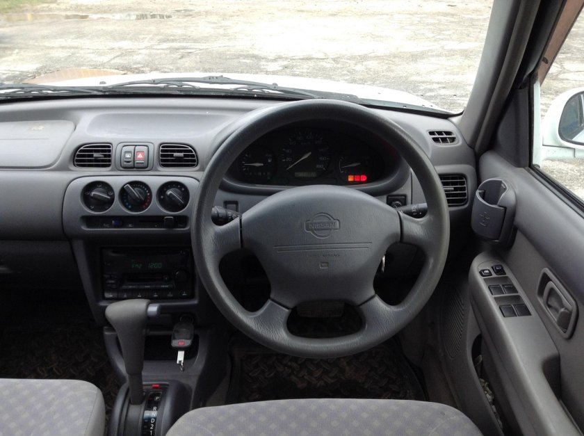 Nissan March k11 салон