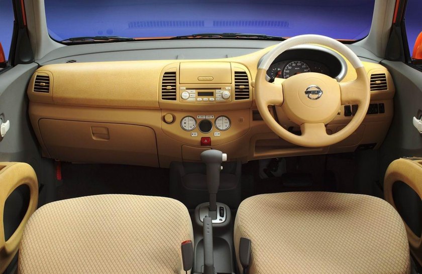Nissan March 2002 салон