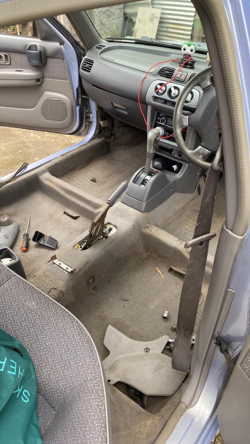 Подстаканник Nissan March k11