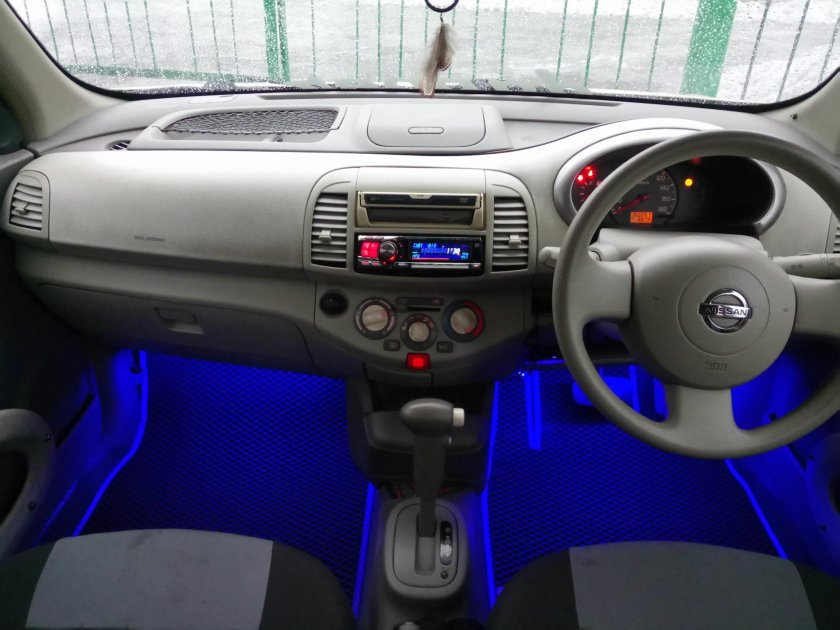 Nissan March 2005 салон