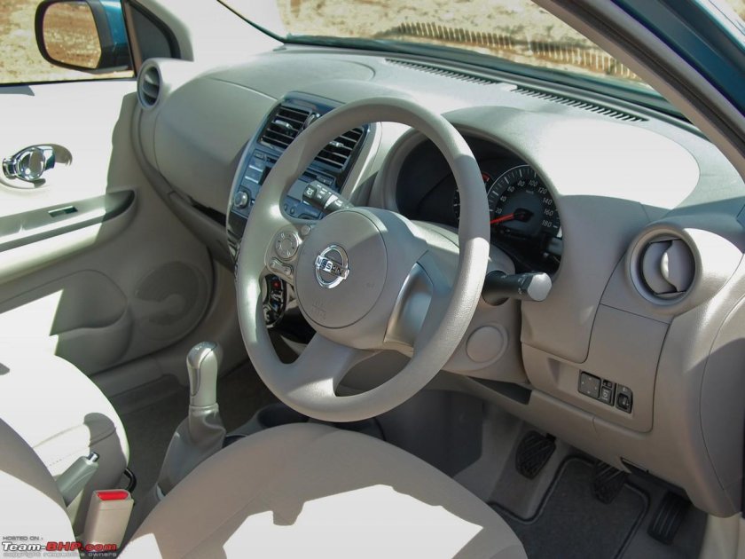 Ниссан Марч светлый салон