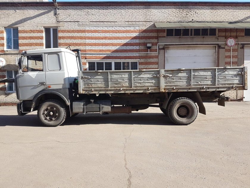 МАЗ 533603 бортовой