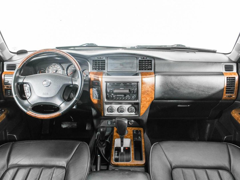 Nissan Patrol 2008 салон