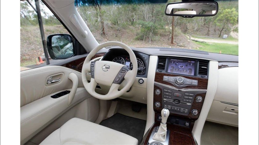 Nissan Patrol 2010 салон