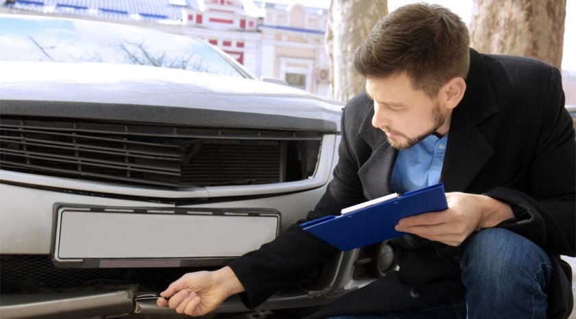 Осмотр автомобиля после ДТП