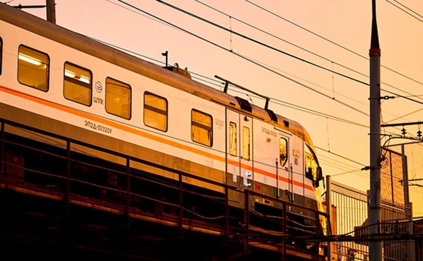 Пассажирский поезд фото