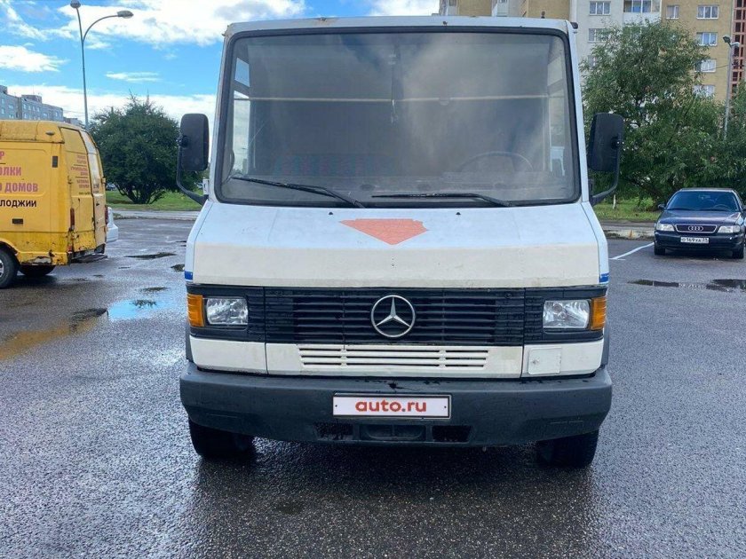 Mersedes Benz 609 zamok