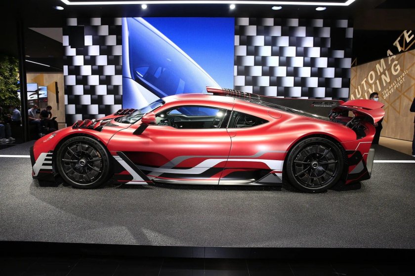 Мерседес АМГ уан 2022