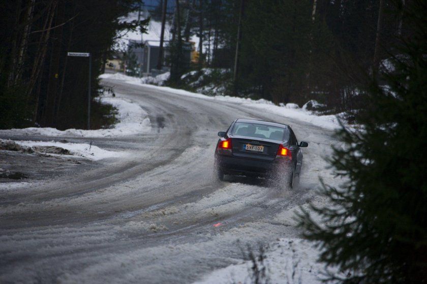 Дорога зимой на машине