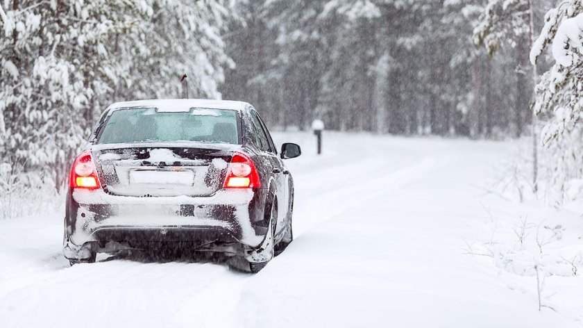 Автомобиль в снегу