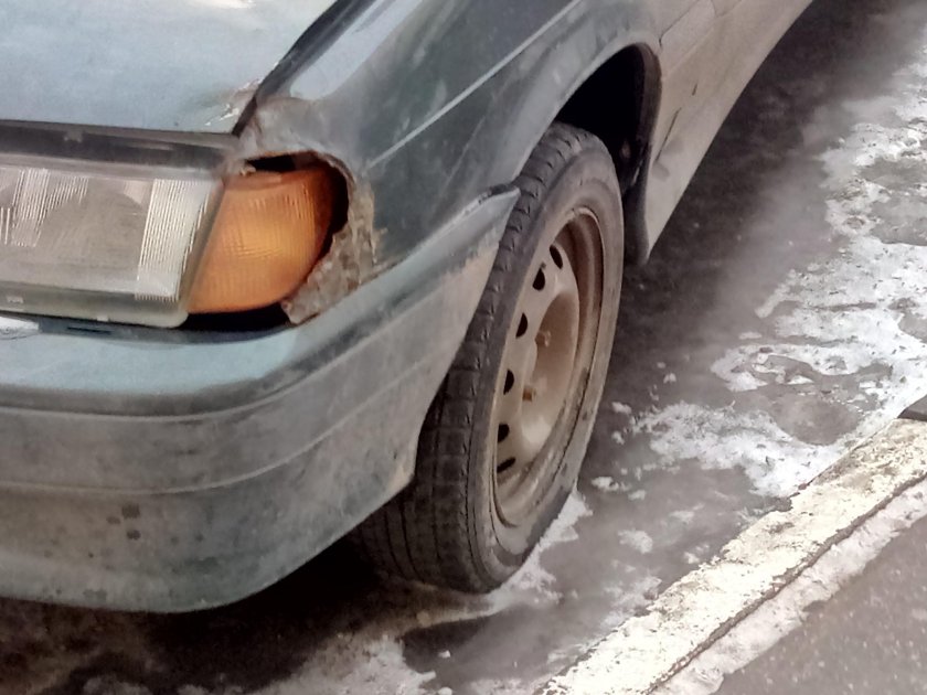 Брызговики примерзли к земле