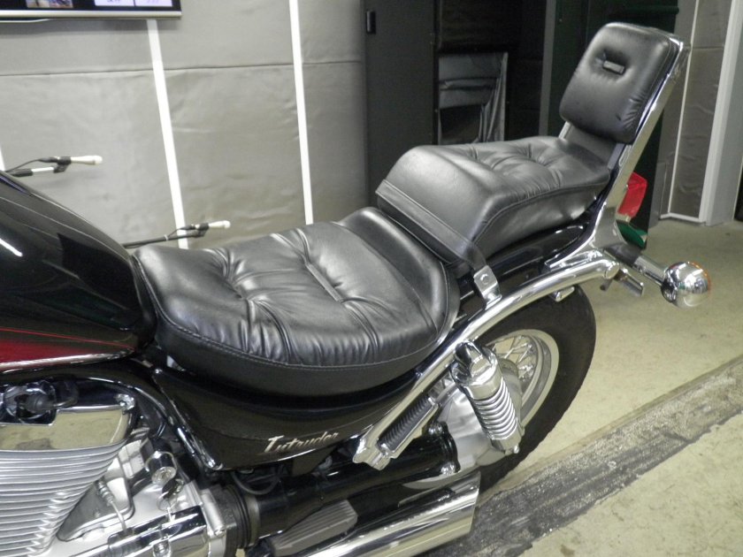 Suzuki Intruder 400