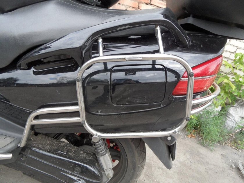 Альфа с боковыми кофрами